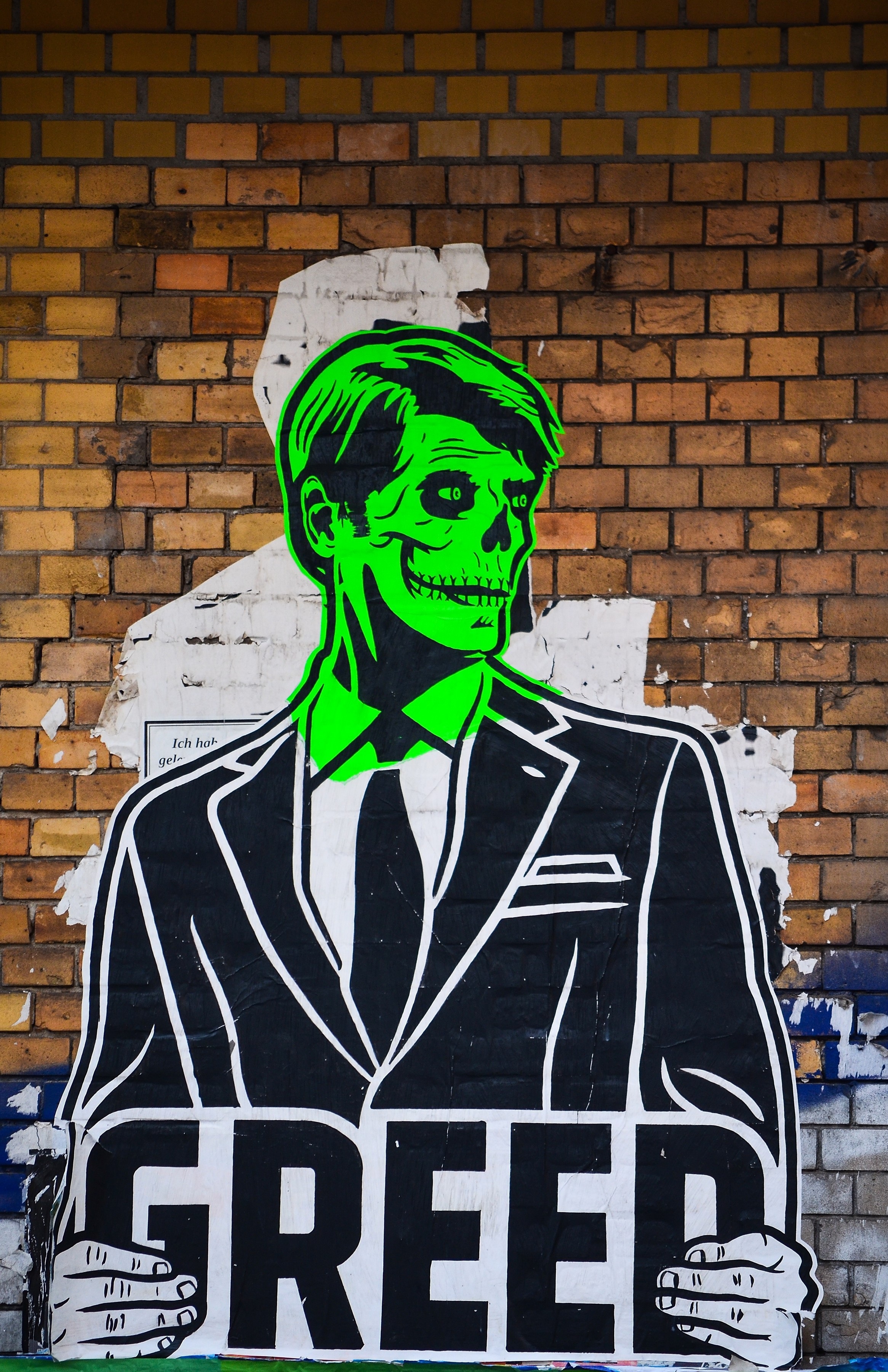 Grafitti portrait with a green head